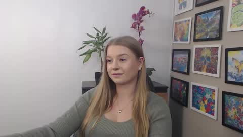 Snapshot of mysteryericax chatting on 02-20-25, 10:48 Erica online show from 02-20-25, 10:48