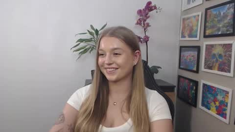 Snapshot of mysteryericax chatting on 03-11-25, 11:23 Erica online show from 03-11-25, 11:23