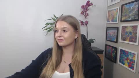 Snapshot of mysteryericax chatting on 03-11-25, 02:29 Erica online show from 03-11-25, 02:29