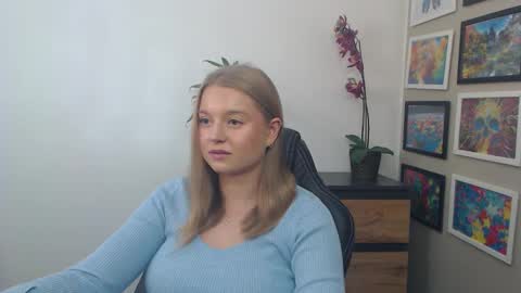 Snapshot of mysteryericax chatting on 09-17-25, 08:16 Erica online show from 09-17-25, 08:16