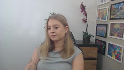 Snapshot of mysteryericax chatting on 09-22-25, 10:06 Erica online show from 09-22-25, 10:06