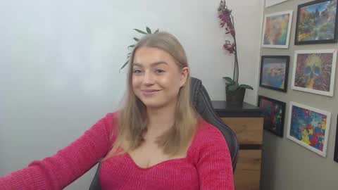 Snapshot of mysteryericax chatting on 10-03-25, 08:33 Erica online show from 10-03-25, 08:33