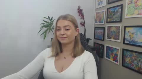 Snapshot of mysteryericax chatting on 10-21-25, 07:42 Erica online show from 10-21-25, 07:42