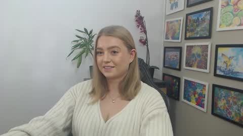 Snapshot of mysteryericax chatting on 10-22-25, 08:25 Erica online show from 10-22-25, 08:25