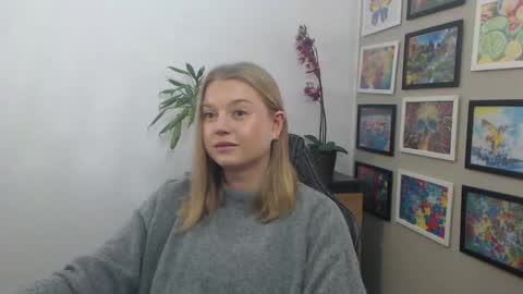 Snapshot of mysteryericax chatting on 10-23-25, 08:02 Erica online show from 10-23-25, 08:02