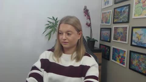 Snapshot of mysteryericax chatting on 10-24-25, 07:49 Erica online show from 10-24-25, 07:49