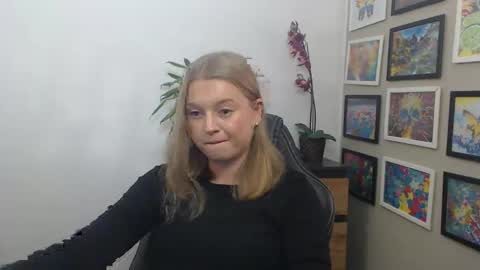 Snapshot of mysteryericax chatting on 10-30-25, 11:00 Erica online show from 10-30-25, 11:00