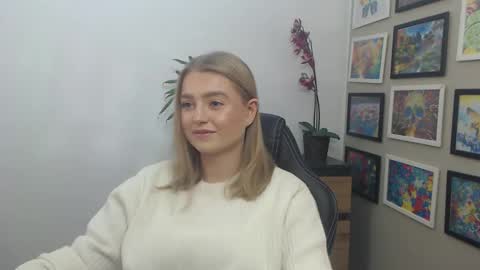 Snapshot of mysteryericax chatting on 10-31-25, 08:48 Erica online show from 10-31-25, 08:48