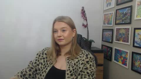 Snapshot of mysteryericax chatting on 11-08-25, 08:47 Erica online show from 11-08-25, 08:47