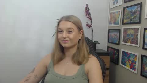 Snapshot of mysteryericax chatting on 11-10-25, 03:22 Erica online show from 11-10-25, 03:22