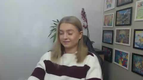 Snapshot of mysteryericax chatting on 11-22-25, 12:48 Erica online show from 11-22-25, 12:48