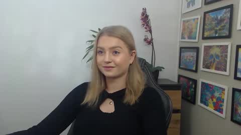 Snapshot of mysteryericax chatting on 11-25-25, 08:14 Erica online show from 11-25-25, 08:14