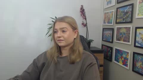 Snapshot of mysteryericax chatting on 11-26-25, 08:26 Erica online show from 11-26-25, 08:26