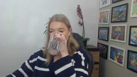 Snapshot of mysteryericax chatting on 11-27-25, 10:28 Erica online show from 11-27-25, 10:28