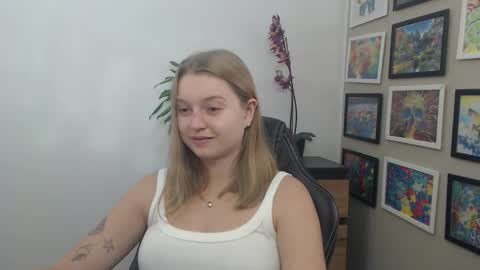 Snapshot of mysteryericax chatting on 11-29-25, 10:18 Erica online show from 11-29-25, 10:18