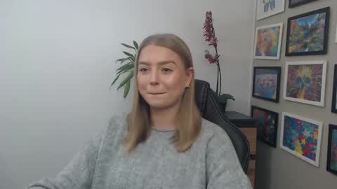 Snapshot of mysteryericax chatting on 12-22-25, 08:55 Erica online show from 12-22-25, 08:55