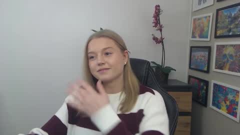 Snapshot of mysteryericax chatting on 01-08-26, 11:45 Erica online show from 01-08-26, 11:45