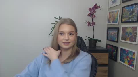 Snapshot of mysteryericax chatting on 01-15-26, 12:32 Erica online show from 01-15-26, 12:32