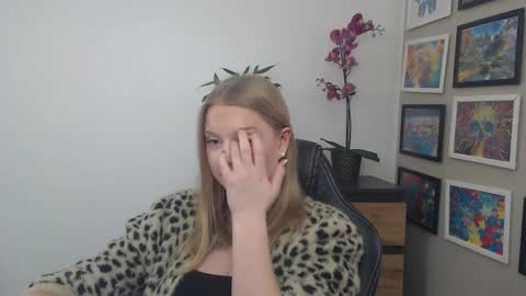 Snapshot of mysteryericax chatting on 02-11-26, 01:05 Erica online show from 02-11-26, 01:05