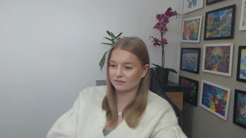 Snapshot of mysteryericax chatting on 02-26-26, 01:21 Erica online show from 02-26-26, 01:21