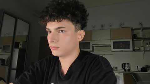 Snapshot of mystic_evan chatting on 09-12-25, 11:15 Evan Brown online show from 09-12-25, 11:15