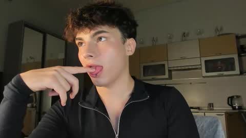 Snapshot of mystic_evan chatting on 10-06-25, 02:14 Evan Brown online show from 10-06-25, 02:14