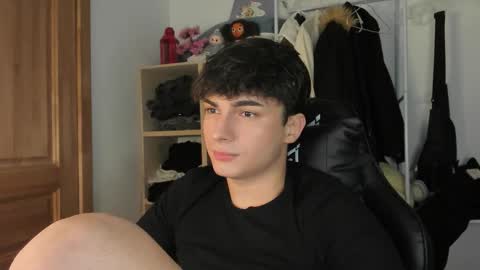 Snapshot of mystic_evan chatting on 10-15-25, 02:17 Evan Brown online show from 10-15-25, 02:17