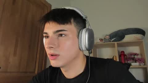 Snapshot of mystic_evan chatting on 11-04-25, 08:30 Evan Brown online show from 11-04-25, 08:30