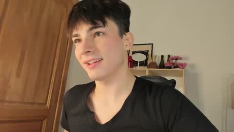 Snapshot of mystic_evan chatting on 12-17-25, 07:53 Evan Brown online show from 12-17-25, 07:53