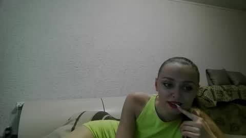 Snapshot of mysticglimmer chatting on 10-10-25, 01:43 Anika online show from 10-10-25, 01:43