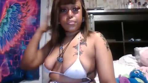 Snapshot of mysticthegoddess chatting on 11-18-25, 05:01 mysticthegoddess online show from 11-18-25, 05:01