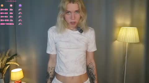 Snapshot of myviolet_rush chatting on 06-21-26, 07:16 Olivia or just olive online show from 06-21-26, 07:16