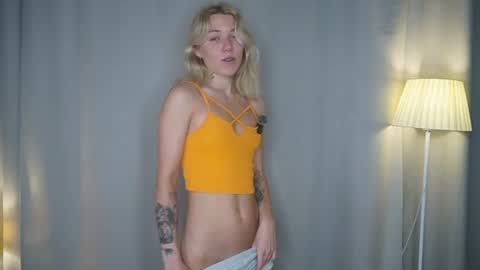 Snapshot of myviolet_rush chatting on 06-22-26, 07:44 Olivia or just olive online show from 06-22-26, 07:44