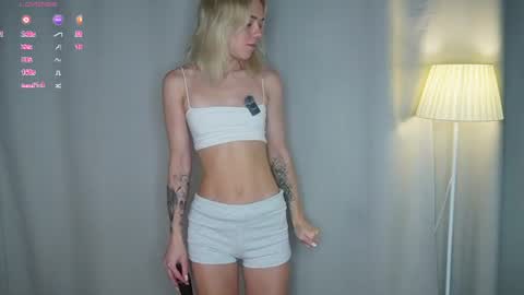 Snapshot of myviolet_rush chatting on 06-23-26, 07:12 Olivia or just olive online show from 06-23-26, 07:12