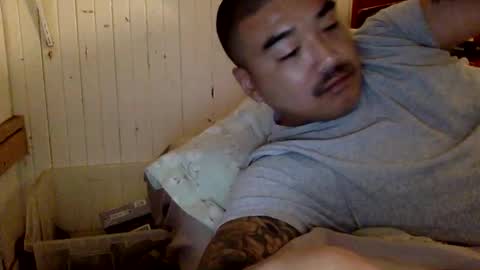 str8 dom alphaAsian Daddy type. sorry not bi or  curious but i dont judgediscrimenate. online show from 02-25-26, 07:29