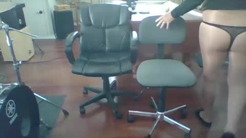 n2hosiery online show from 06-19-26, 08:01