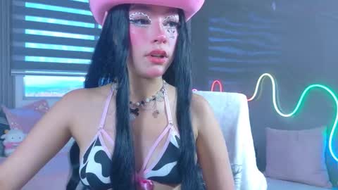 Snapshot of naaomi_cute chatting on 10-31-25, 10:33 naaomi_cute online show from 10-31-25, 10:33