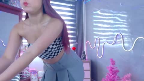 Snapshot of naaomi_cute chatting on 12-15-25, 01:04 naaomi_cute online show from 12-15-25, 01:04