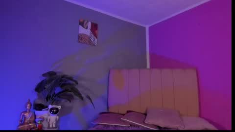 Snapshot of naath_ chatting on 12-18-25, 10:38 anny online show from 12-18-25, 10:38