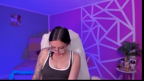 Snapshot of naath_ chatting on 02-18-26, 11:44 anny online show from 02-18-26, 11:44