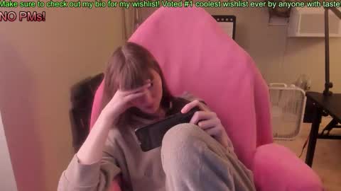 Snapshot of nacmar chatting on 10-24-25, 05:15 Natalie Marlo online show from 10-24-25, 05:15