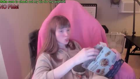 Snapshot of nacmar chatting on 10-29-25, 08:49 Natalie Marlo online show from 10-29-25, 08:49