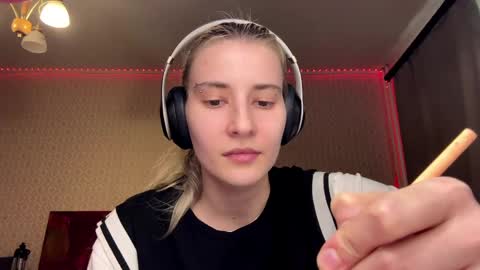 Leya online show from 04-20-26, 03:04