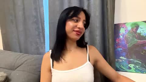 Snapshot of nadinevanni chatting on 07-19-26, 01:26 Leya online show from 07-19-26, 01:26