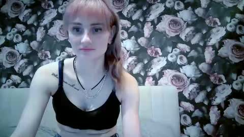 Snapshot of nadjia_sexy chatting on 11-30-25, 02:43 Nadjia online show from 11-30-25, 02:43