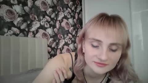 Snapshot of nadjia_sexy chatting on 12-16-25, 11:04 Nadjia online show from 12-16-25, 11:04