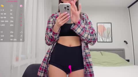 Snapshot of nadyayax chatting on 02-13-25, 11:50 Nadya online show from 02-13-25, 11:50