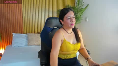 Snapshot of nahia_13 chatting on 10-15-25, 12:05 N A H I A online show from 10-15-25, 12:05