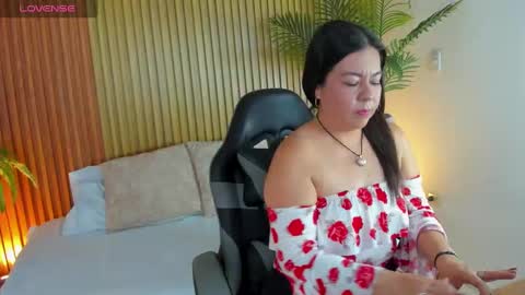 Snapshot of nahia_13 chatting on 10-24-25, 02:13 N A H I A online show from 10-24-25, 02:13