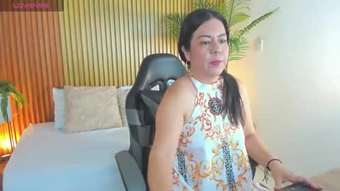 Snapshot of nahia_13 chatting on 10-28-25, 12:09 N A H I A online show from 10-28-25, 12:09